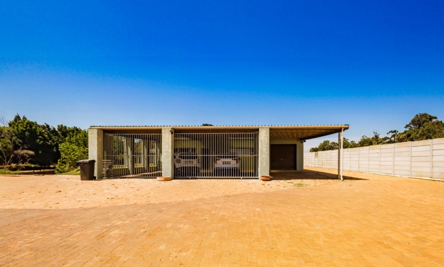 8 Bedroom Property for Sale in Joostenbergvlakte Western Cape